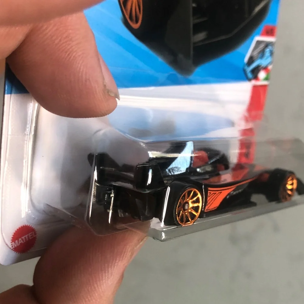Mattel Hot Wheels NEOM McLaren Formula E Gen3 - Black and Orange